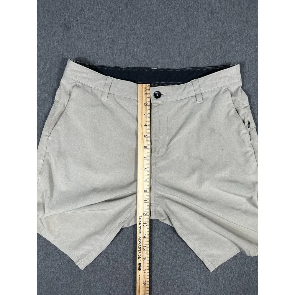 Vuori Men's Transit Hybrid Performance Chino Shorts in Khaki 32